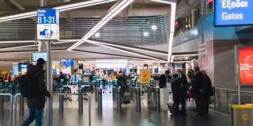 UK Trains Airline Staff to Enforce Visa Checks Before Flights