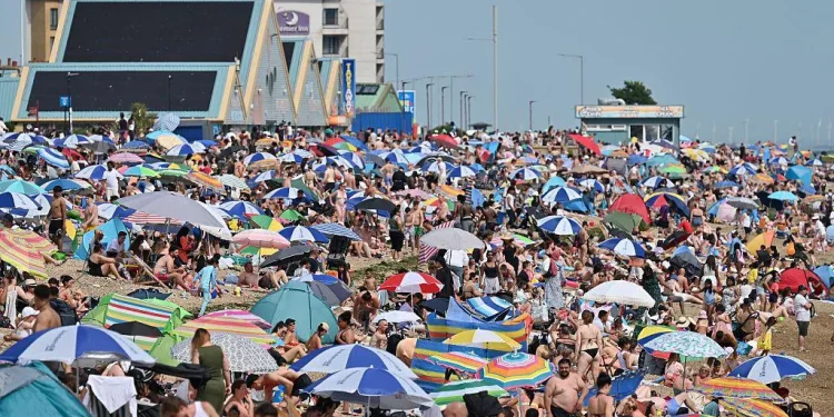 UK Heatwave Triggers Amber Health Alerts Across England