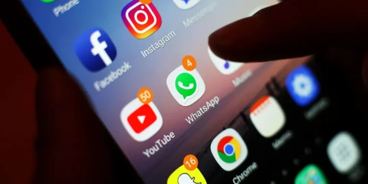 Lords Back UK Social Media Ban for Under-16s